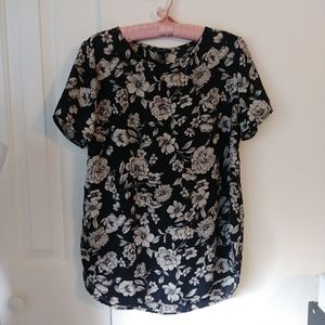 Beautiful floral forever 21 short sleeve blouse
